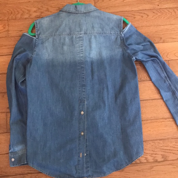 7 For All Mankind Open Shoulder Blue Denim Jean Women’s Shirt M - Picture 4 of 5